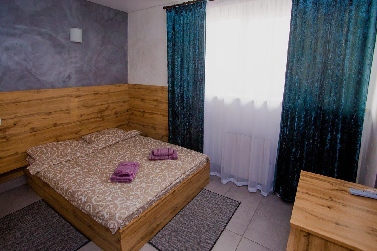 Ok Hotel Ровно Экстерьер фото