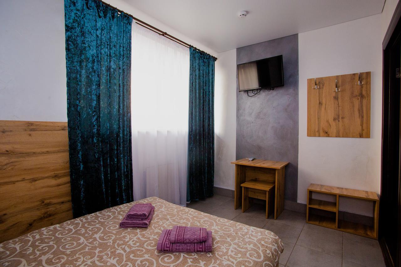 Ok Hotel Ровно Экстерьер фото