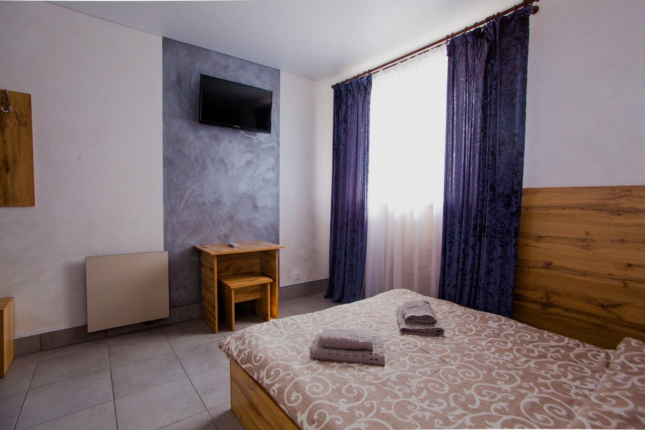Ok Hotel Ровно Экстерьер фото